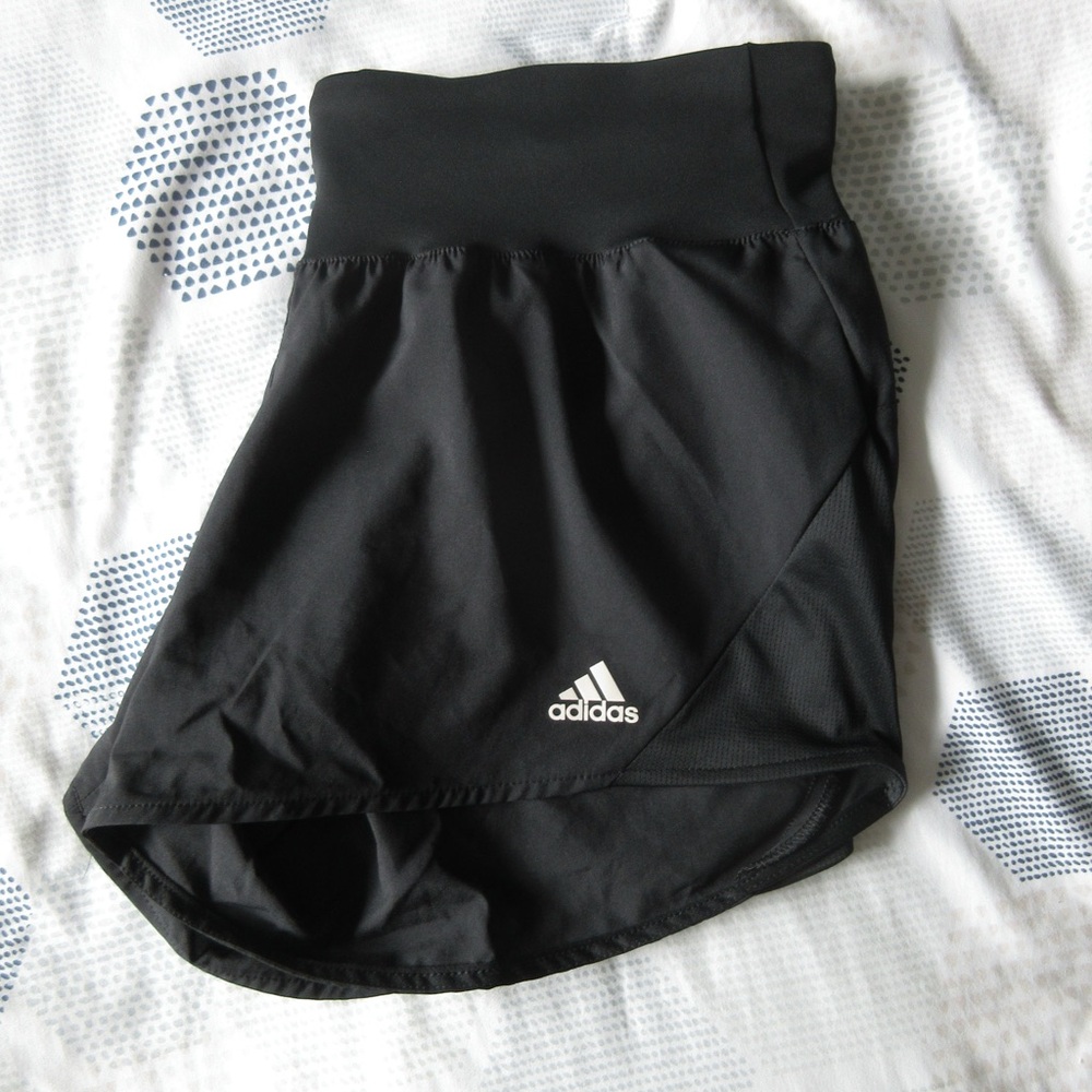 NWOT Women’s Adidas Run It 3 Stripe Short 4”